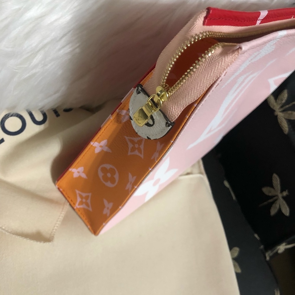 Louis Vuitton Toiletry Pouch 26 Limited edition Brand New - Picture 4 of 11